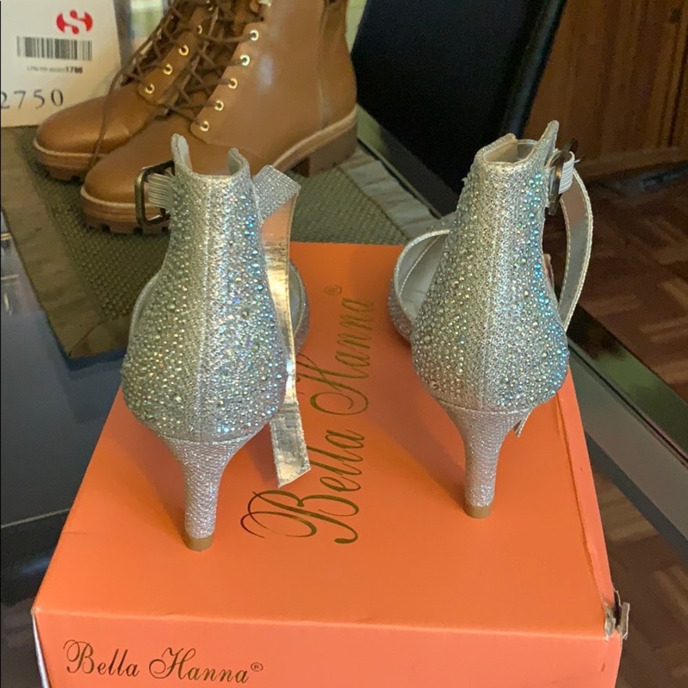 Silver heel with crystals